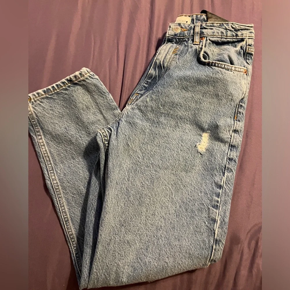 Zara Distressed Light Wash Mom Jeans 6 Denim Basic Casual Comfort‎ Relaxed